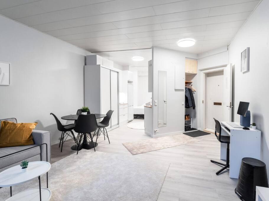 Cozy Roomy Studio Flat Next To Tram Stop @ Kallio Helsinki Kültér fotó